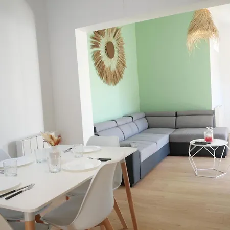 Le Beau Regard Paisible Et Familial *